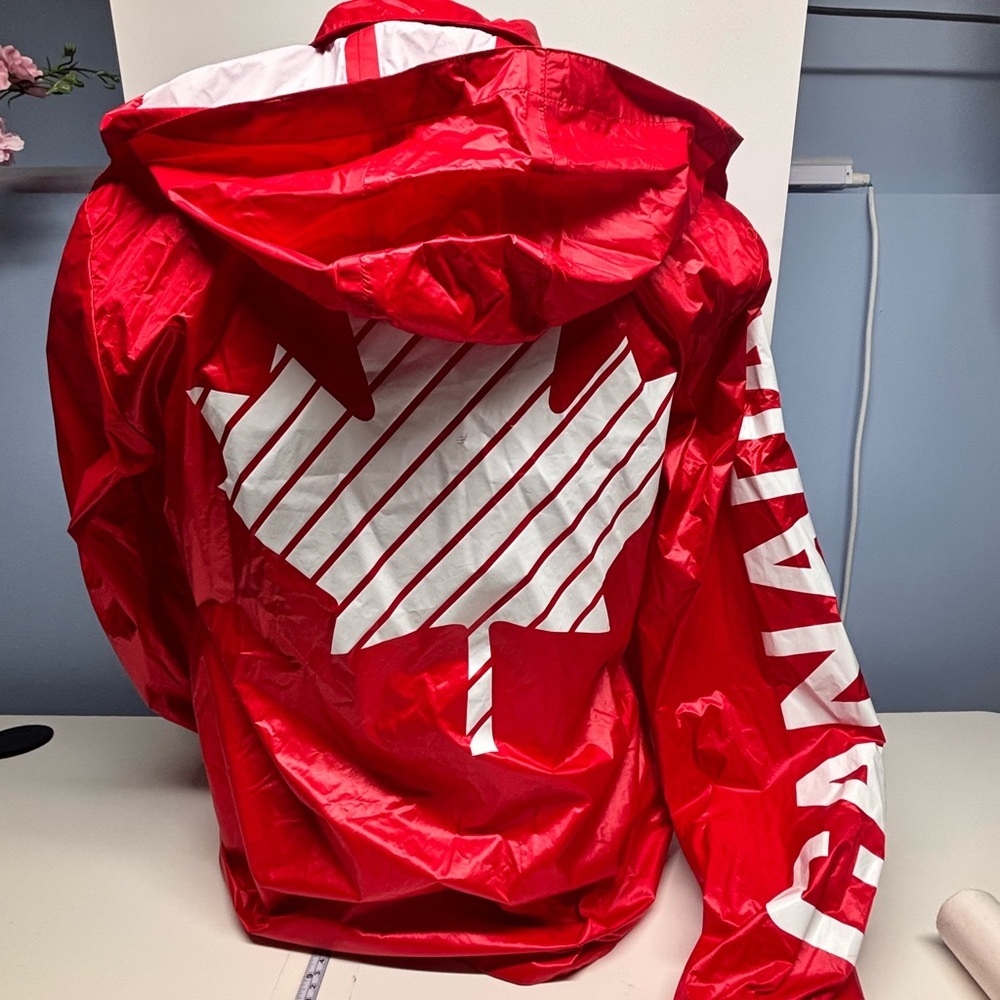 Team Canada Tokyo 2020 Olympic
Windbreaker Jacket lightweight Medium Men - Picture 2 of 4